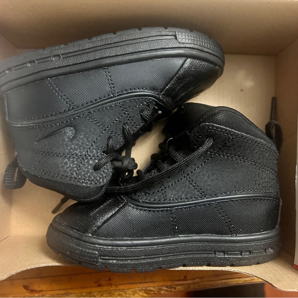 Toddler Nike Woodside 2 High Black/Black size 6c